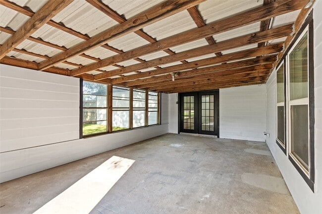 Building Photo - 5425 Jeffrey St