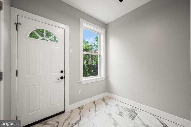 Building Photo - 5113 W Thompson St