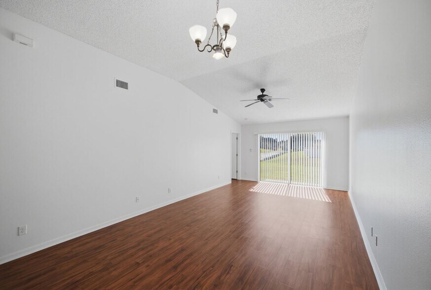 Building Photo - 13307 Ashbark Ct