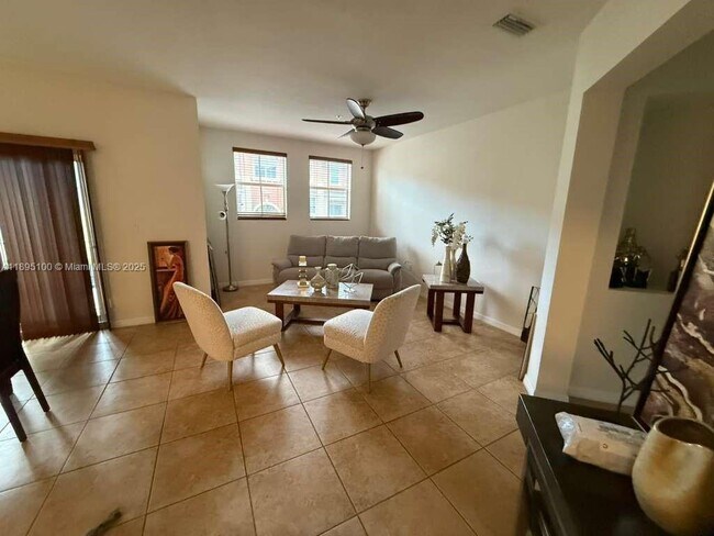 Building Photo - 8800 NW 107 Ct