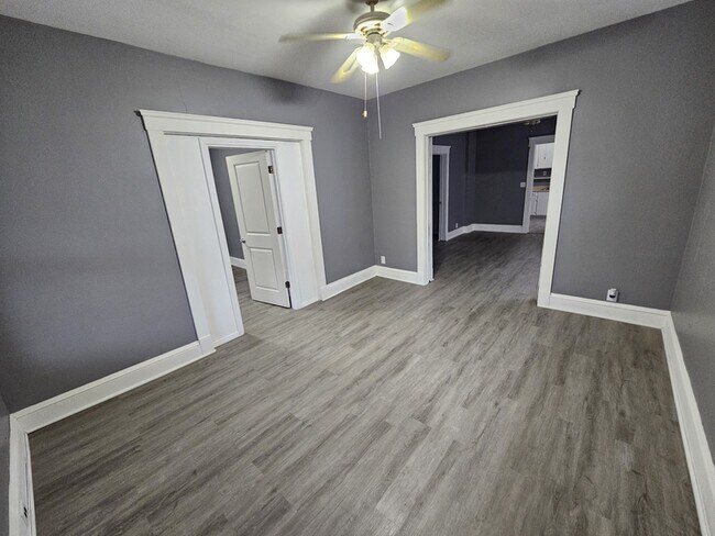 Primary Photo - 3433 W 41st St