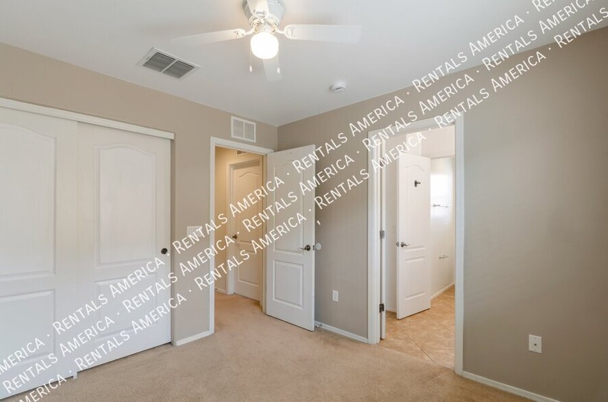 Building Photo - 1595 W Gleaming Moon Ln