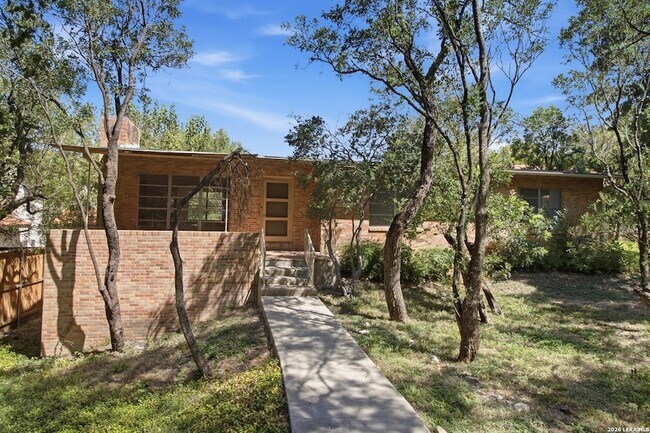 Building Photo - 207 Canyon Dr