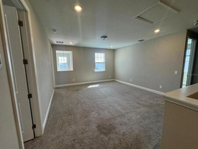 Building Photo - 16405 Silver Brk Wy