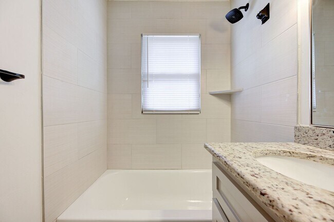 Building Photo - Charming 3-Bedroom Home Near the Capitol –...