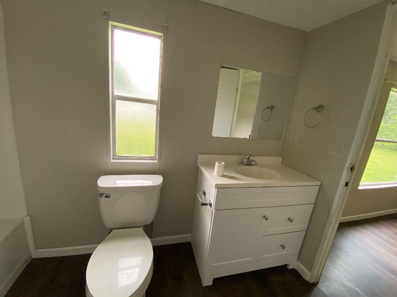 Building Photo - 80 Redwood Ln