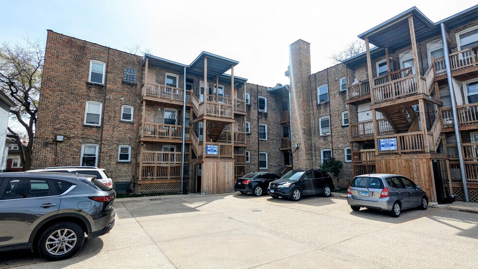 Building Photo - 3750 W Giddings St