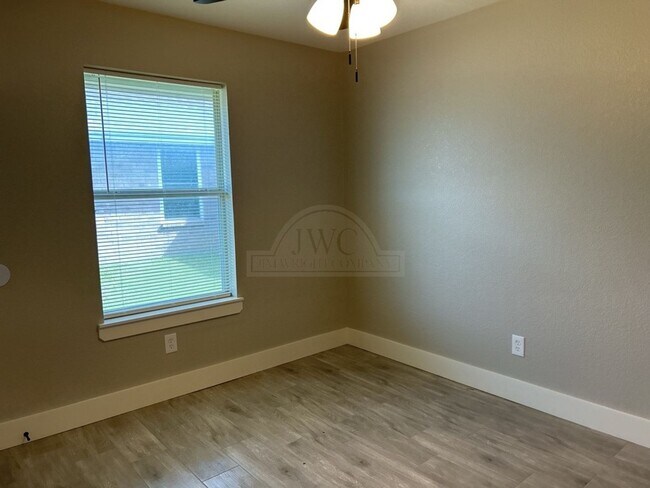 Building Photo - 316 Timber Ridge Dr