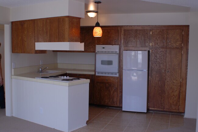 Building Photo - 5736 Lexington Ave