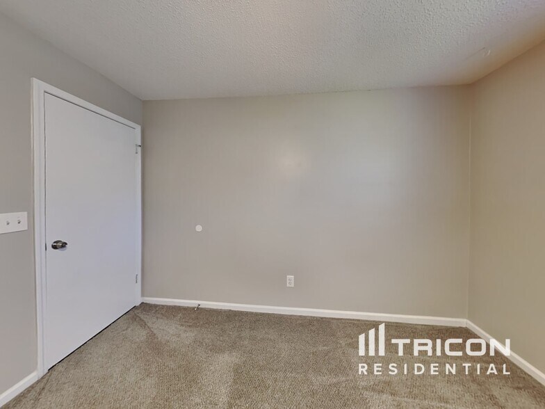 Building Photo - 344 Dijon Dr S