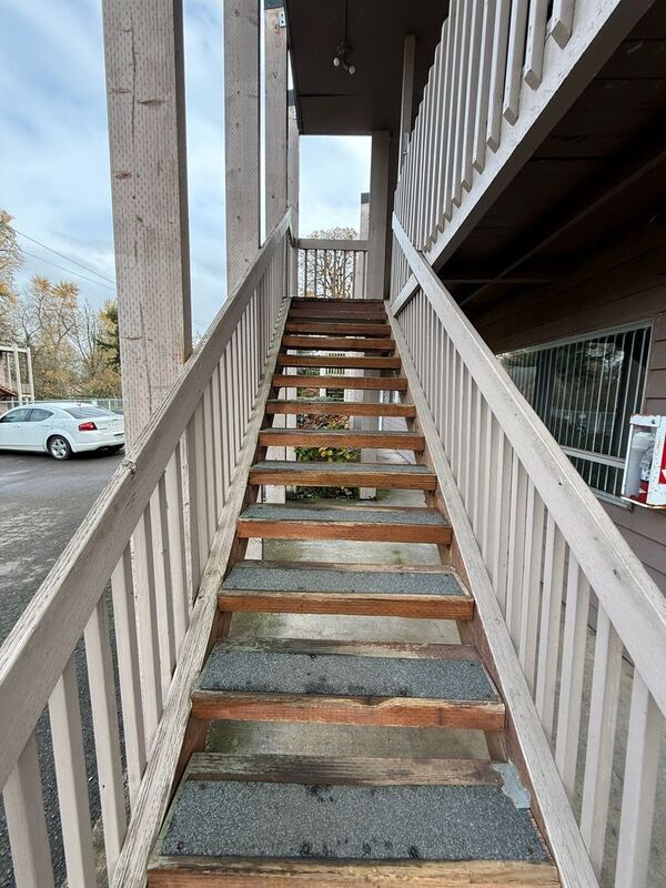 Building Photo - 550 SW Levens St