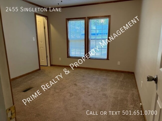 Building Photo - 2455 Singleton Ln