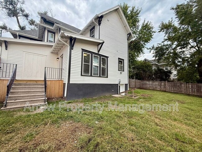 Building Photo - 2046 S 26th St