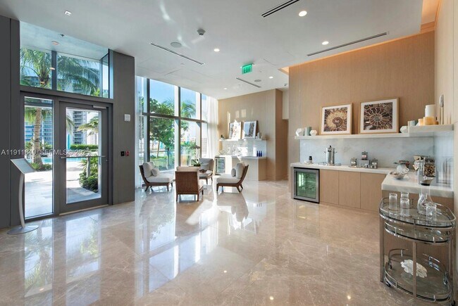 Building Photo - 15701 Collins Ave