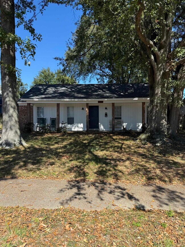 Building Photo - 7200 Devine St