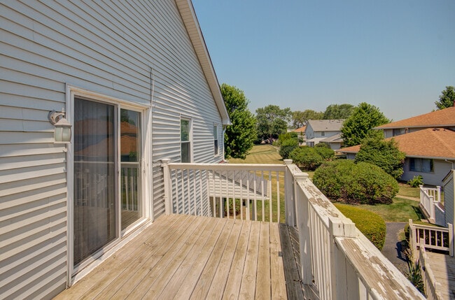 Building Photo - 2333 Carnation Dr