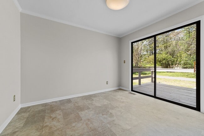 Building Photo - 803 W Davis St