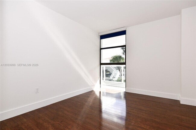 Building Photo - 20505 E Country Club Dr
