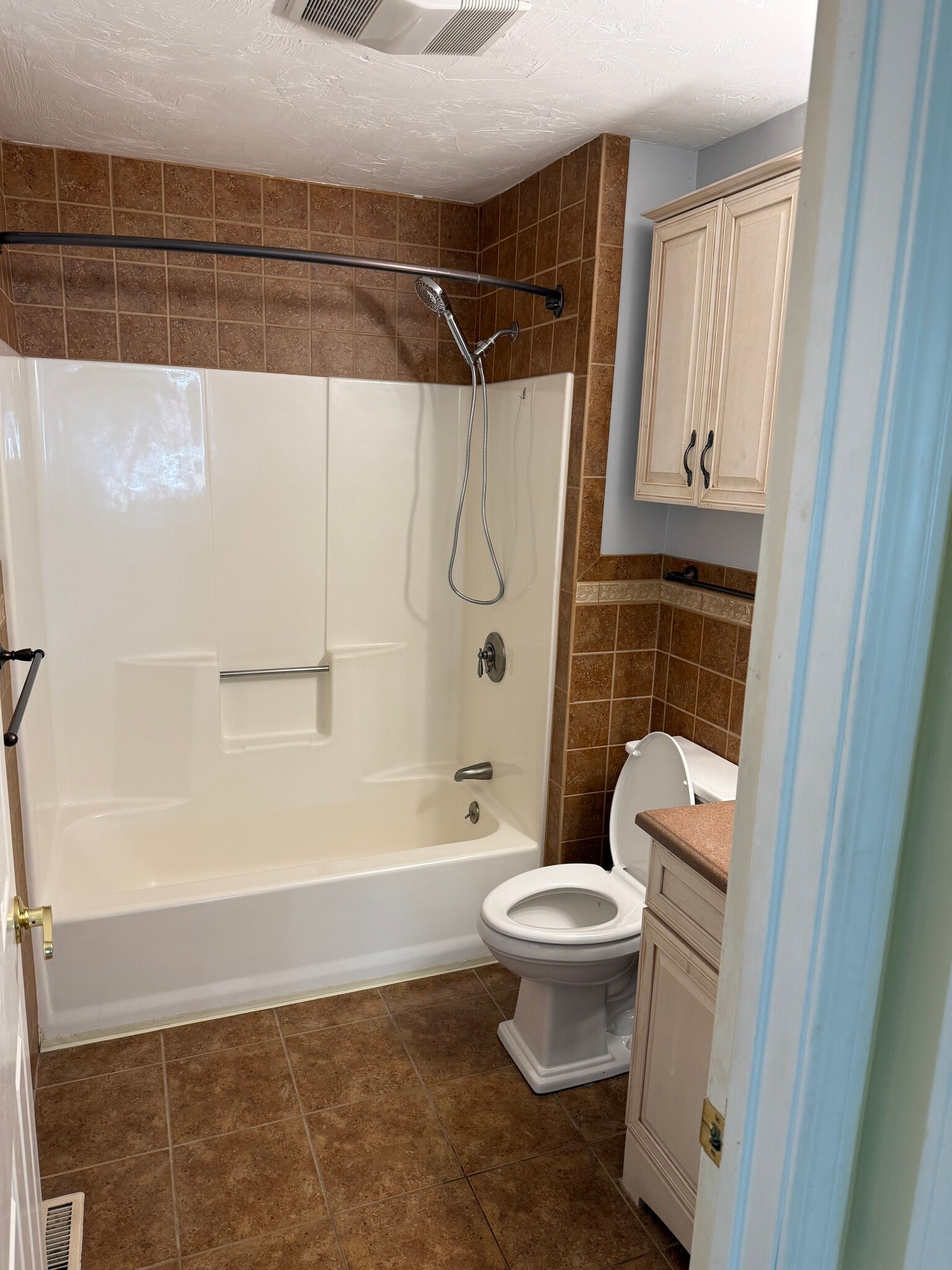 Building Photo - 48 Hobart Ln