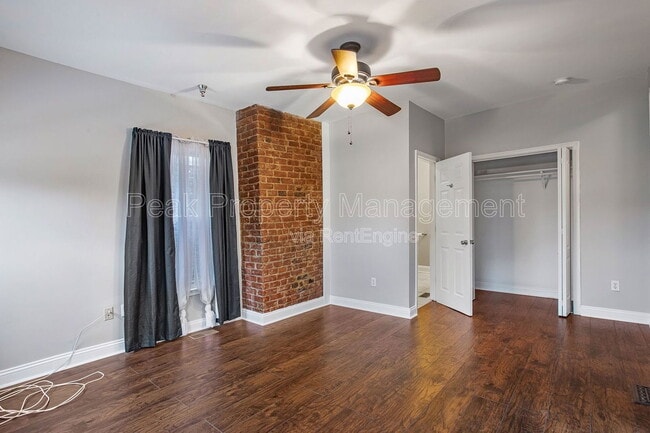 Building Photo - 2122 E Marshall St