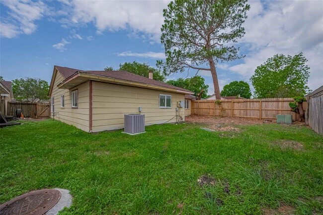 Building Photo - 16250 Rancho Blanco Dr