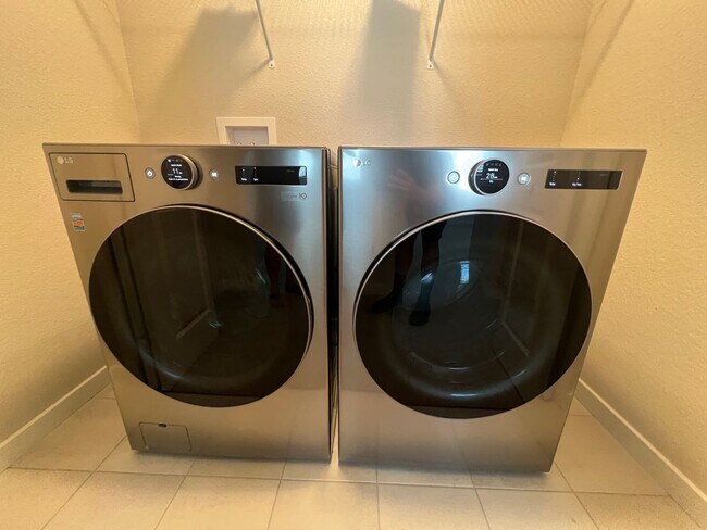 Building Photo - Modern 3 Bed 3 Bath Townhome off of N Carefree and Tutt!!! **Built in 2023**