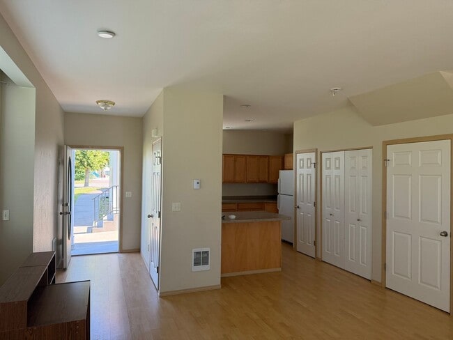 Building Photo - Charming 2-Story Townhome with Vaulted Ceilings