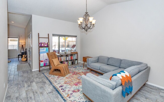 Building Photo - Pool home for rent June 1, 2025