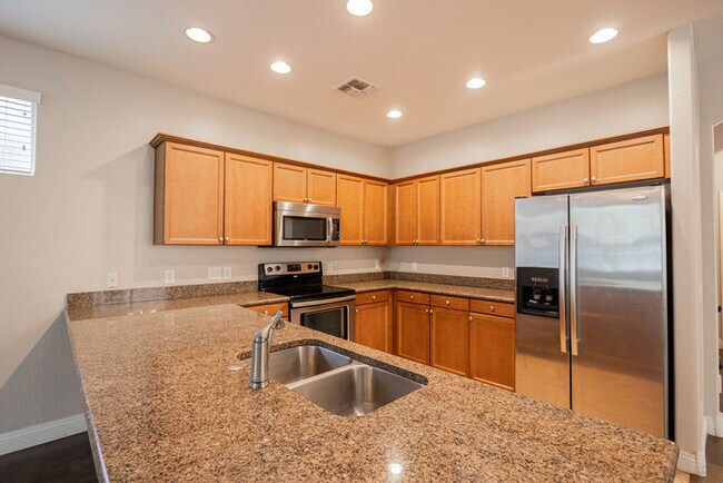 Building Photo - 3314 E Sheffield Rd