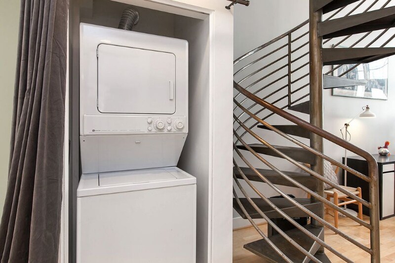 Building Photo - 161 Gilbert St