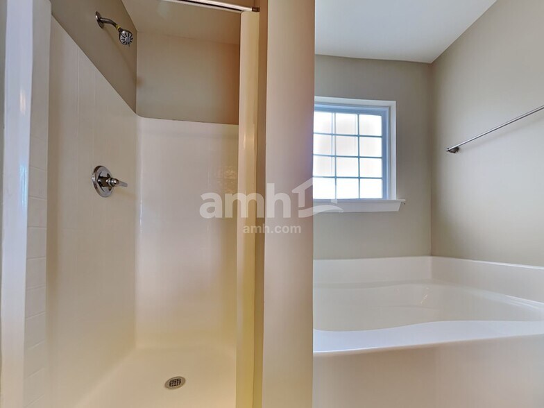 Building Photo - 205 Turner Greens Ct