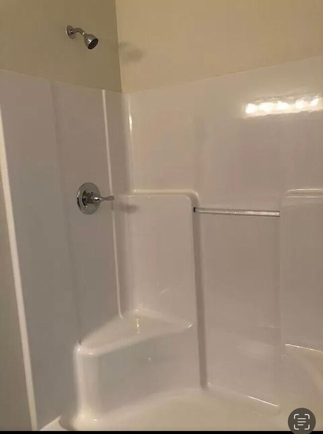 Building Photo - BRITTANY CHASE...3 Bedroom 2 bath