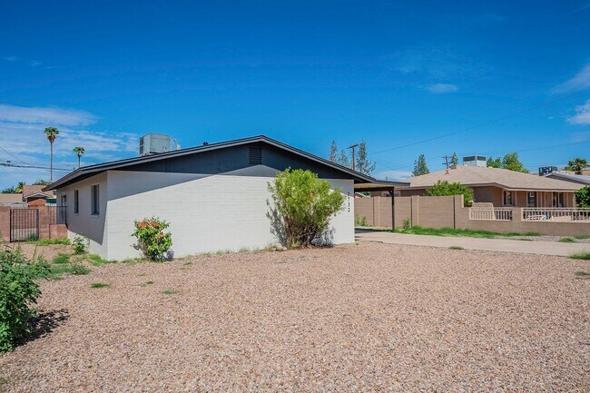 Building Photo - Fully upgraded home with garage!