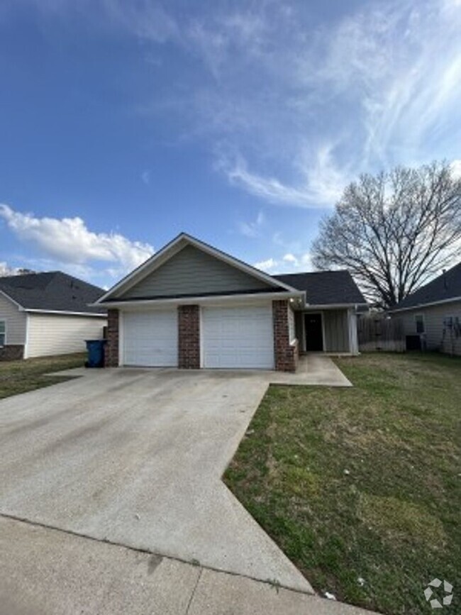 Building Photo - 818 TX-110
