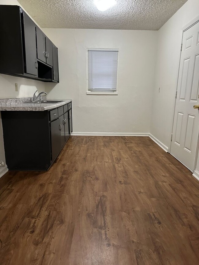 Building Photo - 3362 SW Brendan Ave