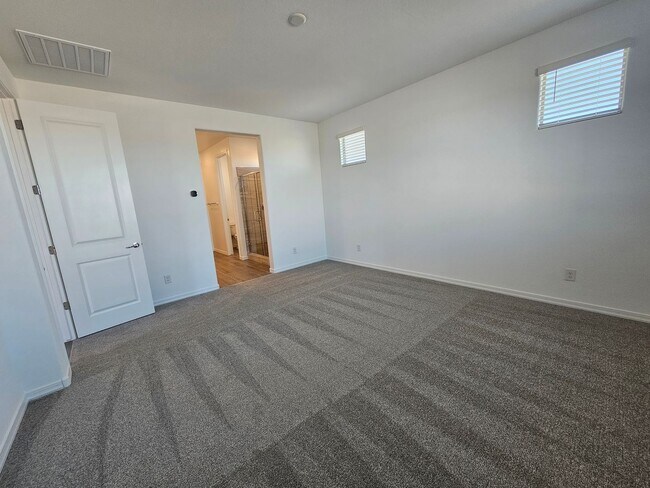 Building Photo - Stunning views