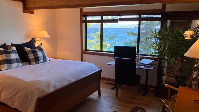 Building Photo - Furnished Lakefront home with amazing Lakeviews