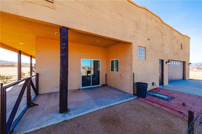 Building Photo - 10563 N Garrett Dr
