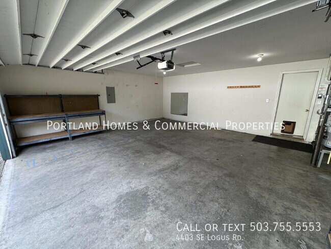 Building Photo - 4403 SE Logus Rd