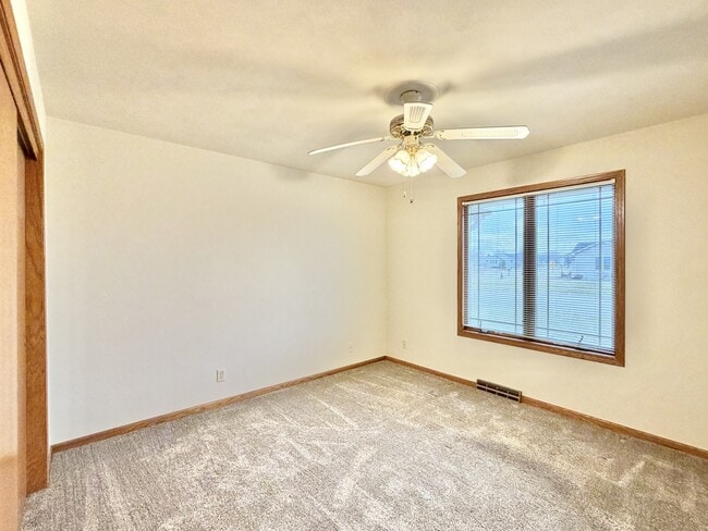 Building Photo - 2402 Stonefield Ln