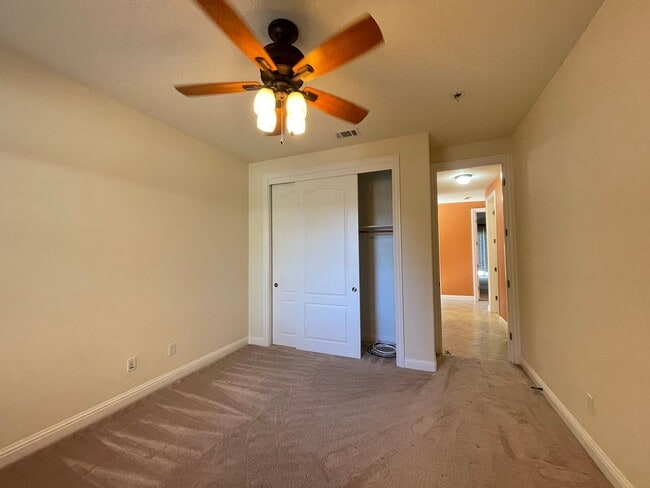 Building Photo - Single Story Large Four Bedroom Home in the Bluffs