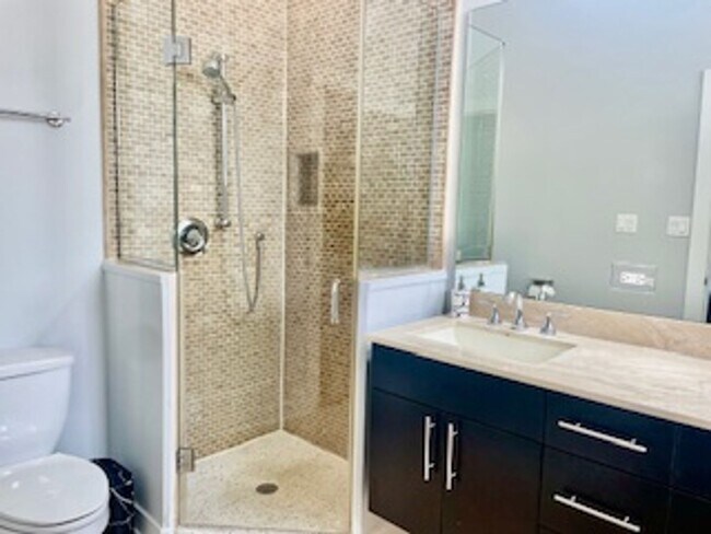 Building Photo - Breathtaking, Fully Furnished 2-Bedroom, 2-Bath Condo Near Medical District