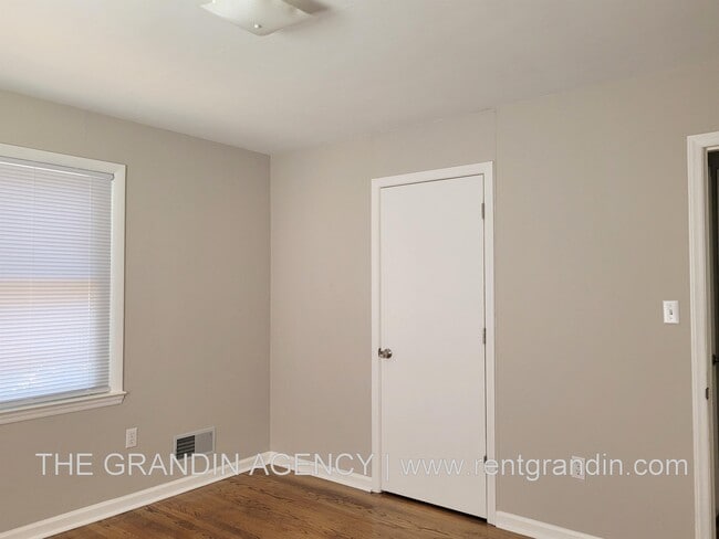Building Photo - 4930 Florist Rd