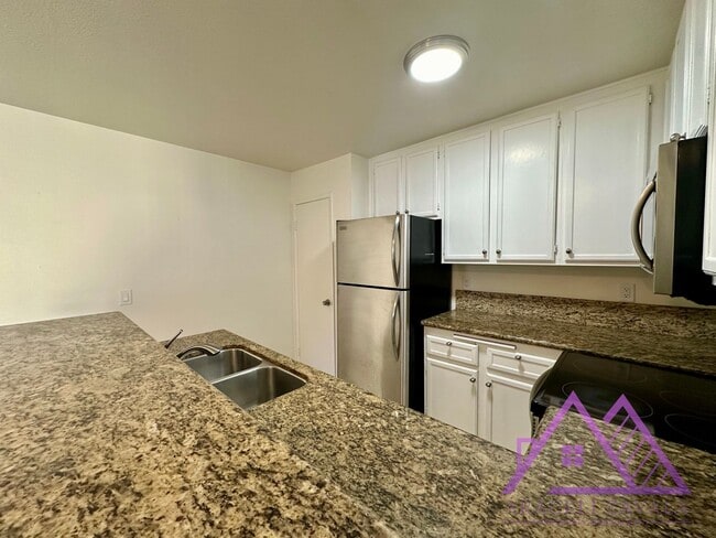 Building Photo - For rent I! Beautiful  2 Bed, 2 Bath Condo-Complex at La Costa