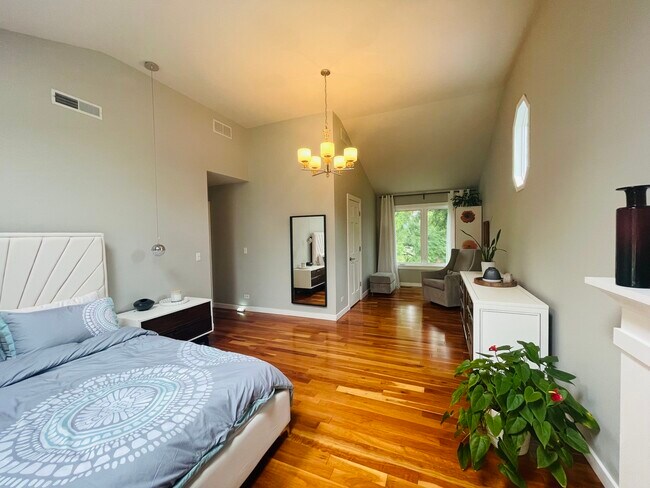 Building Photo - 43 E Armitage Ave
