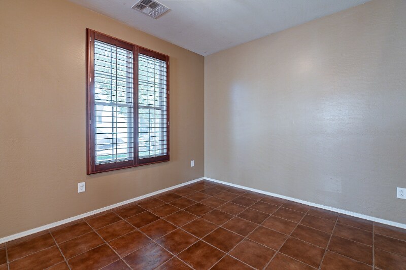 Building Photo - 902 S Adam Way