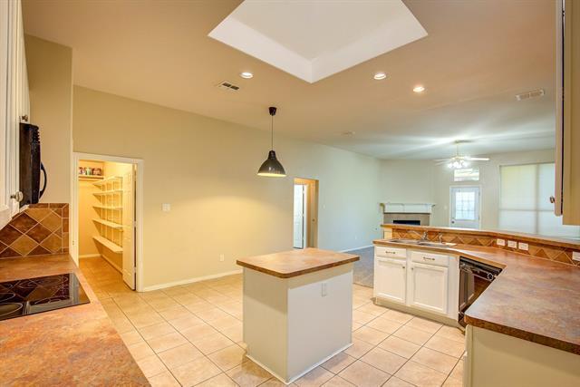 Building Photo - 9741 Hathman Ln