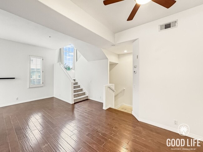 Building Photo - Bright 2Bd/2.5Ba End Unit w/Water/Sewer/Trash Included In Prestigious Tustin Community!