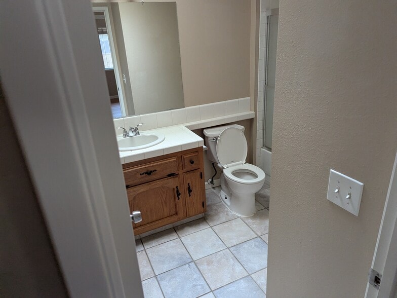Building Photo - 3513 El Hogar Ct