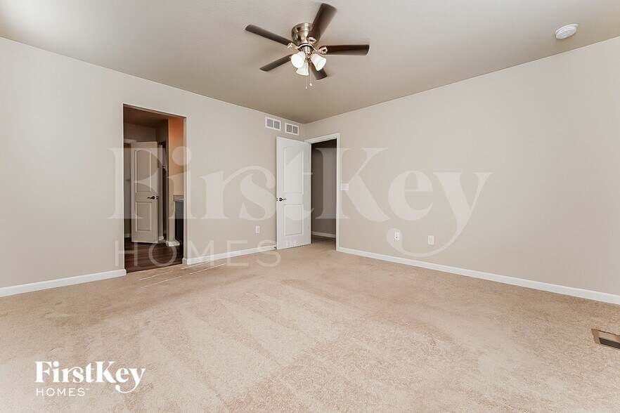 Building Photo - 1902 Villageview Ln